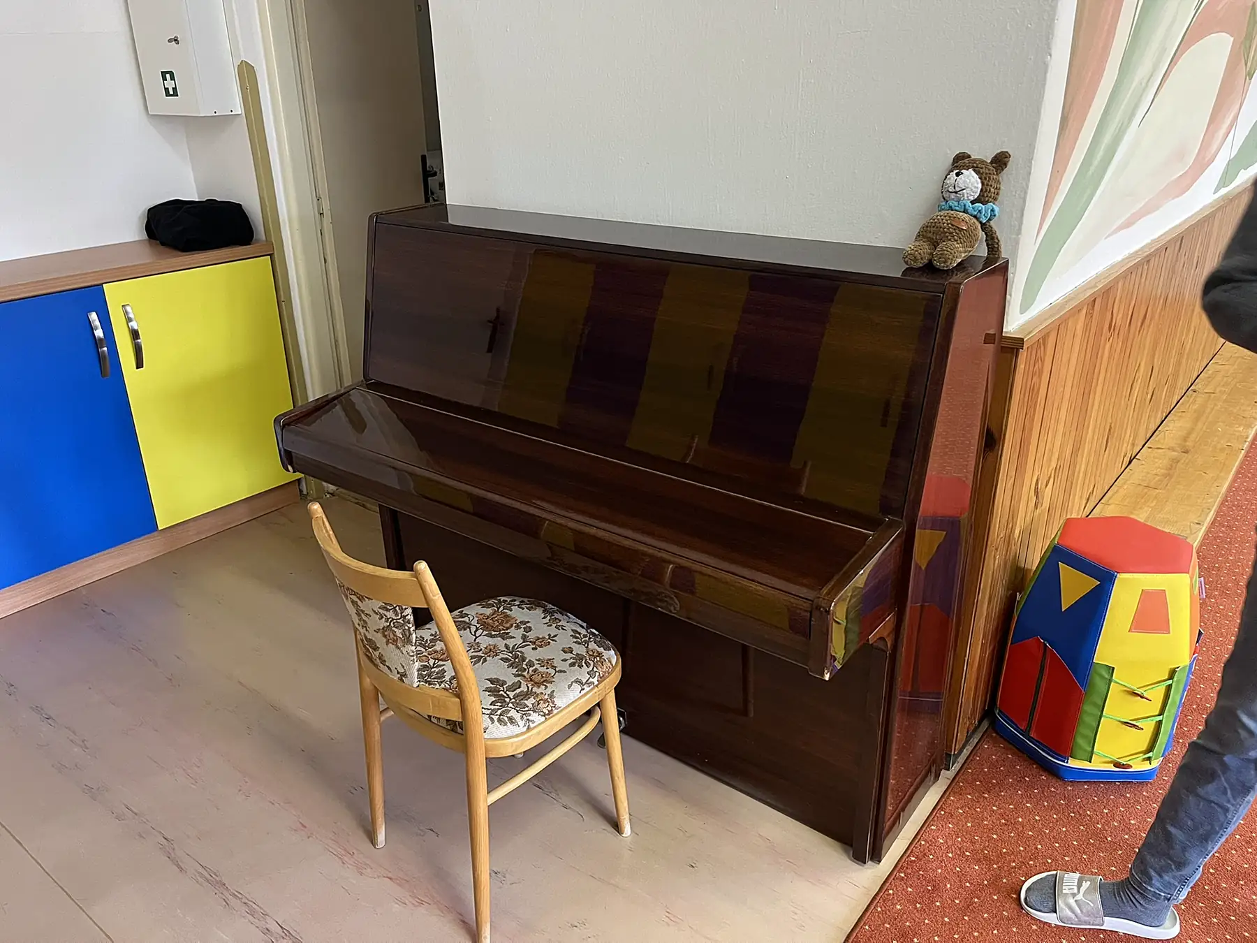 Hudební koutek s pianem