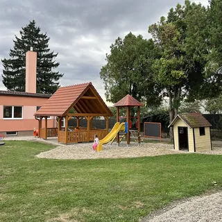 Domeček na zahradě